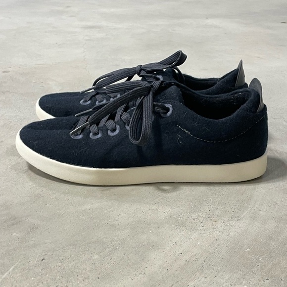 allbirds Shoes - Allbirds Womens Black Wool runners Size 8
